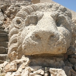 12-head-lion-on-pedestal